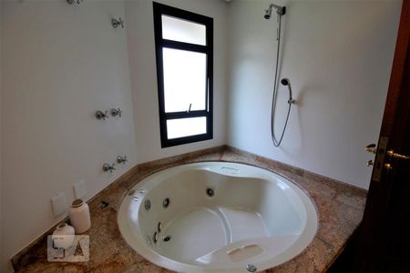 Apartamento à venda com 300m², 4 quartos e 4 vagasBanheira e chuveiro