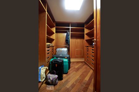 Apartamento à venda com 300m², 4 quartos e 4 vagasCloset