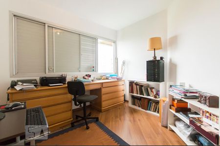 Apartamento à venda com 198m², 4 quartos e 3 vagas Apartamento à venda com 198m², 4 quartos e 3 vagasQuarto 2