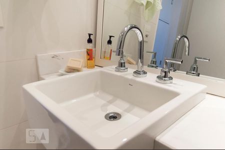 Apartamento à venda com 198m², 4 quartos e 3 vagas Apartamento à venda com 198m², 4 quartos e 3 vagasDetalhe do banheiro