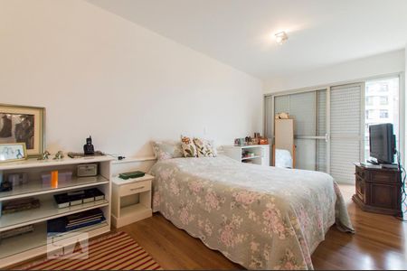 Apartamento à venda com 198m², 4 quartos e 3 vagas Apartamento à venda com 198m², 4 quartos e 3 vagasSuíte 2