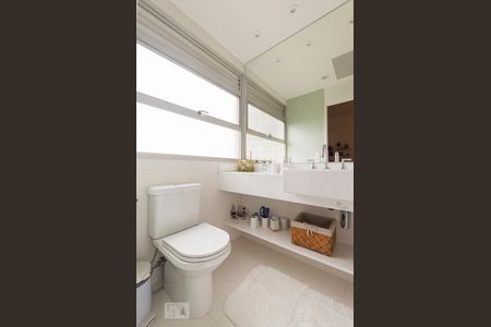 Apartamento à venda com 198m², 4 quartos e 3 vagas Apartamento à venda com 198m², 4 quartos e 3 vagasBanheiro da suíte