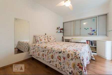 Apartamento à venda com 198m², 4 quartos e 3 vagas Apartamento à venda com 198m², 4 quartos e 3 vagasSuíte