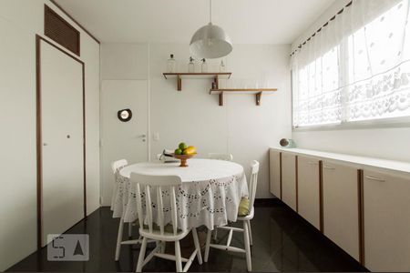 Apartamento à venda com 198m², 4 quartos e 3 vagas Apartamento à venda com 198m², 4 quartos e 3 vagasSala de jantar