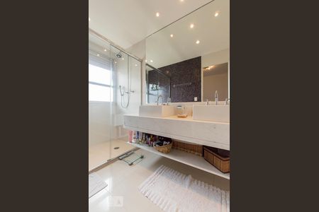 Apartamento à venda com 198m², 4 quartos e 3 vagas Apartamento à venda com 198m², 4 quartos e 3 vagasBanheiro da suíte 2