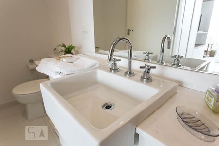 Studio para alugar com 67m², 1 quarto e 2 vagas Studio para alugar com 67m², 1 quarto e 2 vagasBanheiro