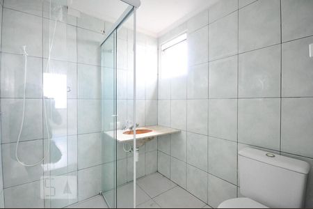 banheiro  de apartamento para alugar com 1 quarto, 48m² em Vila Suzana, São Paulo