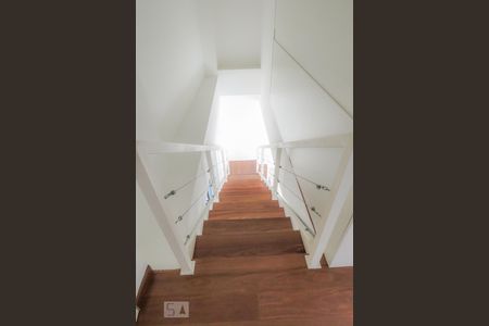 Escada 2 andar  de apartamento para alugar com 1 quarto, 68m² em Vila Olimpia, São Paulo