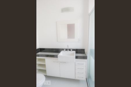 Banheiro suíte  de apartamento para alugar com 1 quarto, 68m² em Vila Olimpia, São Paulo