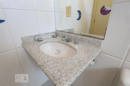 Apartamento à venda com 127m², 4 quartos e 3 vagasBanheiro da suíte 3 - Pia