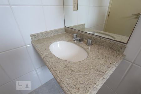 Apartamento à venda com 127m², 4 quartos e 3 vagasBanheiro da suíte 2 - Pia