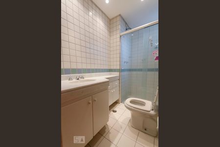 Banheiro de apartamento à venda com 2 quartos, 93m² em Vila Pompéia, São Paulo