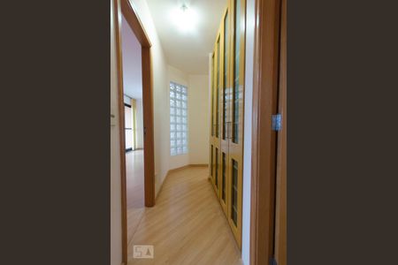 Corredor dos quartos de apartamento à venda com 2 quartos, 93m² em Vila Pompéia, São Paulo