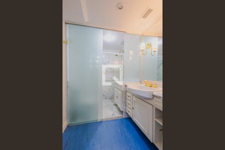 Apartamento à venda com 115m², 2 quartos e 2 vagasBanheiro da Suíte