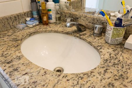 Banheiro da suíte de apartamento à venda com 1 quarto, 35m² em Vila Uberabinha, São Paulo