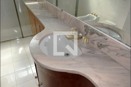 Apartamento à venda com 200m², 3 quartos e 2 vagasBanheiro