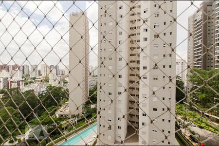 Vista da varanda e quartos de apartamento à venda com 2 quartos, 51m² em Vila Andrade, São Paulo