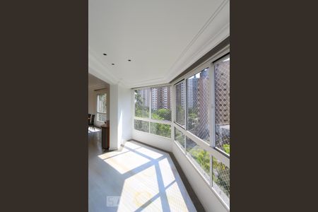 Apartamento à venda com 138m², 3 quartos e 3 vagas Apartamento à venda com 138m², 3 quartos e 3 vagasVaranda da sala
