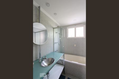 Apartamento à venda com 138m², 3 quartos e 3 vagas Apartamento à venda com 138m², 3 quartos e 3 vagasBanheiro da suíte
