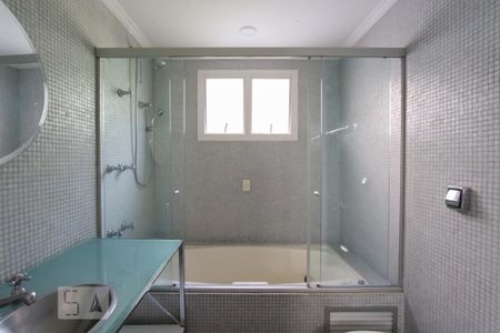 Apartamento à venda com 138m², 3 quartos e 3 vagas Apartamento à venda com 138m², 3 quartos e 3 vagasBanheiro da suíte