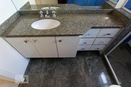Apartamento à venda com 138m², 3 quartos e 3 vagas Apartamento à venda com 138m², 3 quartos e 3 vagasBanheiro