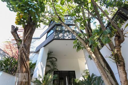 Apartamento à venda com 138m², 3 quartos e 3 vagas Apartamento à venda com 138m², 3 quartos e 3 vagasFachada