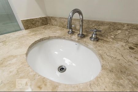 Apartamento à venda com 128m², 2 quartos e 2 vagasBanheiro da suíte