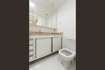 Apartamento à venda com 128m², 2 quartos e 2 vagasBanheiro da suíte