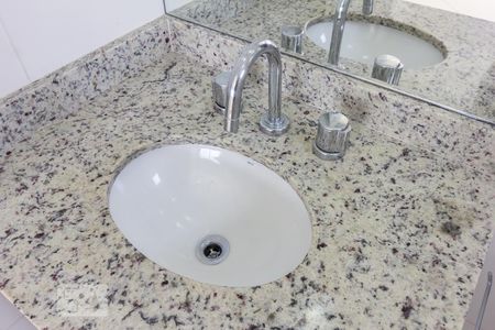 Banheiro Pia de apartamento à venda com 2 quartos, 65m² em Barra Funda, São Paulo