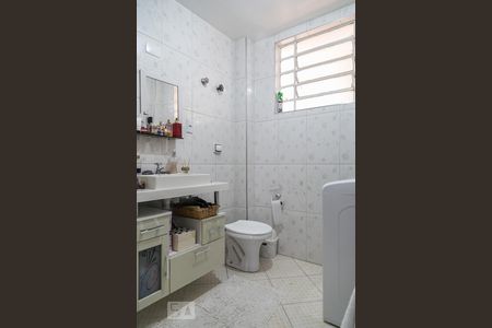 Banheiro de apartamento para alugar com 1 quarto, 48m² em Cambuci, São Paulo