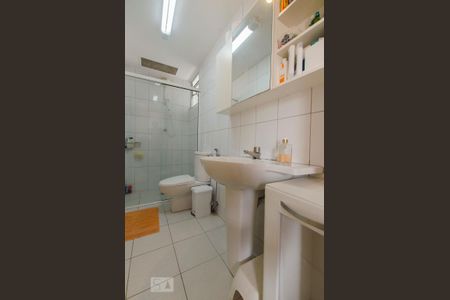 Banheiro de apartamento para alugar com 2 quartos, 65m² em Pinheiros, São Paulo
