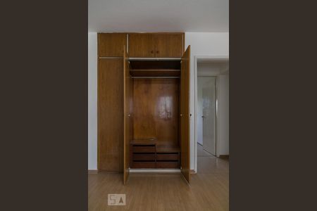 Apartamento para alugar com 80m², 2 quartos e 1 vaga Apartamento para alugar com 80m², 2 quartos e 1 vagaArmário