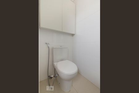 Banheiro da suíte de apartamento à venda com 2 quartos, 90m² em Pinheiros, São Paulo