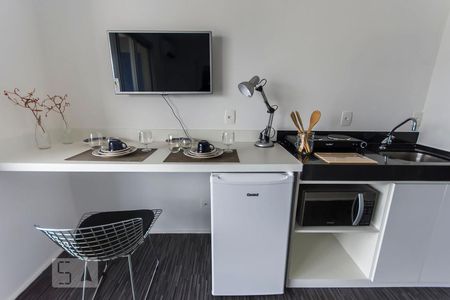 Cozinha de apartamento para alugar com 1 quarto, 25m² em Vila Olímpia, São Paulo
