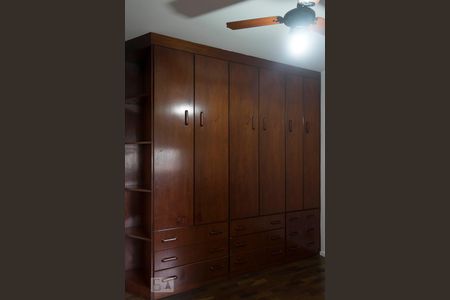 Quarto 2 (Armários) de apartamento para alugar com 2 quartos, 100m² em Vila Mariana, São Paulo