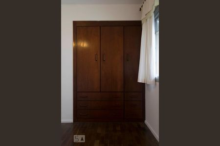 Quarto 1 (Armários) de apartamento para alugar com 2 quartos, 100m² em Vila Mariana, São Paulo