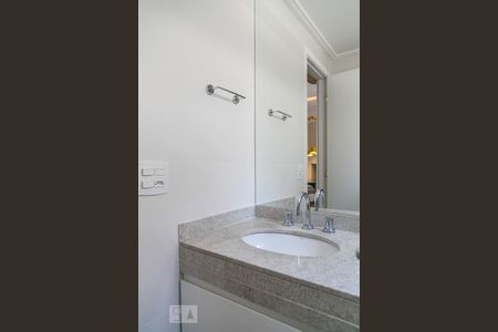 Banheiro de kitnet/studio para alugar com 1 quarto, 35m² em Bela Vista, São Paulo