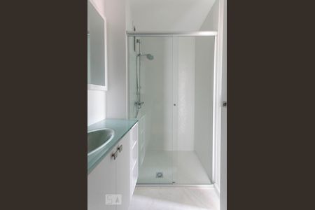 Banheiro de apartamento para alugar com 2 quartos, 70m² em Carandiru, São Paulo