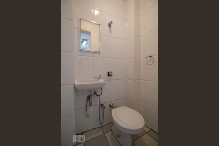 Apartamento à venda com 105m², 2 quartos e 1 vaga Apartamento à venda com 105m², 2 quartos e 1 vagaBanheiro de serviço