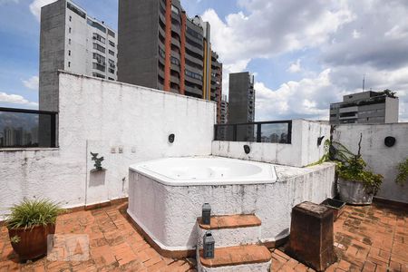 Apartamento à venda com 400m², 3 quartos e 4 vagas Apartamento à venda com 400m², 3 quartos e 4 vagasCobertura