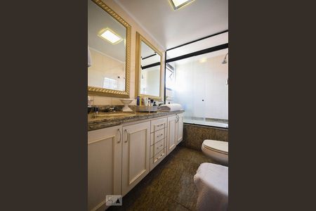 Apartamento à venda com 400m², 3 quartos e 4 vagas Apartamento à venda com 400m², 3 quartos e 4 vagasBanheiro suíte 3