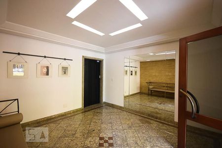 Apartamento à venda com 400m², 3 quartos e 4 vagas Apartamento à venda com 400m², 3 quartos e 4 vagasHall social