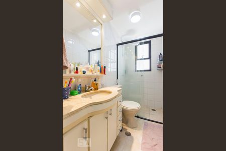 Banheiro  de apartamento à venda com 1 quarto, 44m² em Vila Olímpia, São Paulo