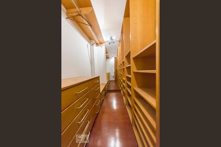 Apartamento à venda com 90m², 2 quartos e 1 vaga Apartamento à venda com 90m², 2 quartos e 1 vagaCloset