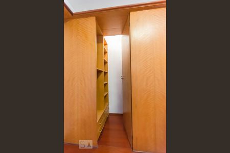 Apartamento à venda com 90m², 2 quartos e 1 vaga Apartamento à venda com 90m², 2 quartos e 1 vagaCloset