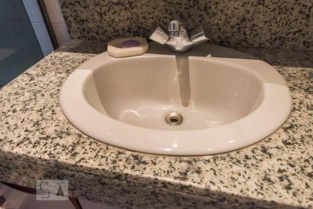 Apartamento à venda com 90m², 2 quartos e 1 vaga Apartamento à venda com 90m², 2 quartos e 1 vagaBanheiro Suite