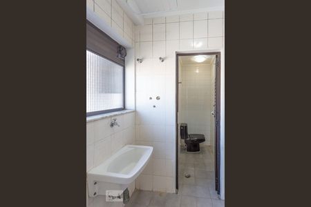 Apartamento à venda com 90m², 3 quartos e 1 vagaÁrea de serviço e banheiro