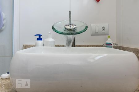 Detalhe: pia da suíte de apartamento para alugar com 3 quartos, 127m² em Centro, São Bernardo do Campo