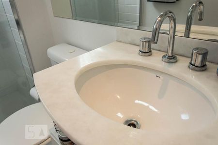 Banheiro da suíte de apartamento para alugar com 2 quartos, 70m² em Vila Congonhas, São Paulo
