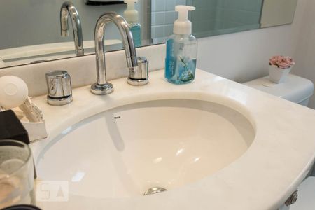Apartamento para alugar com 70m², 2 quartos e 2 vagas Apartamento para alugar com 70m², 2 quartos e 2 vagasBanheiro